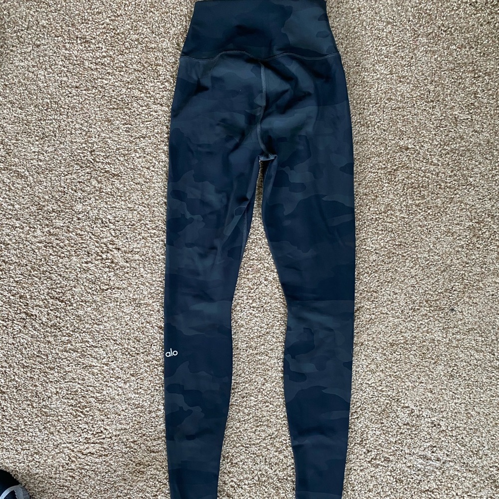 Alo Yoga Black Camo Leggings